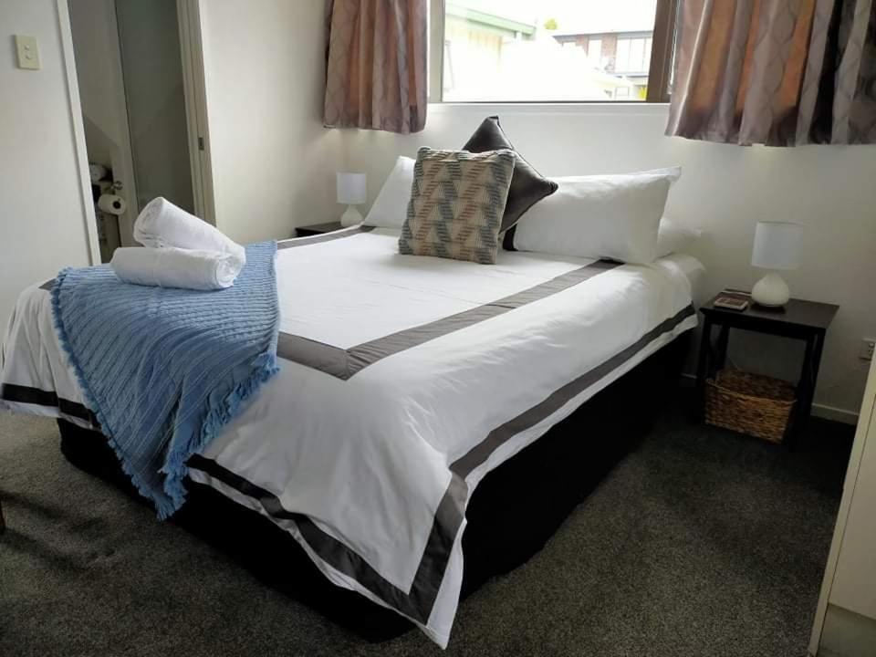شقة تاوبو  في Studio On Golders - Two Minutes To The Lake And Quick Drive To Town! المظهر الخارجي الصورة