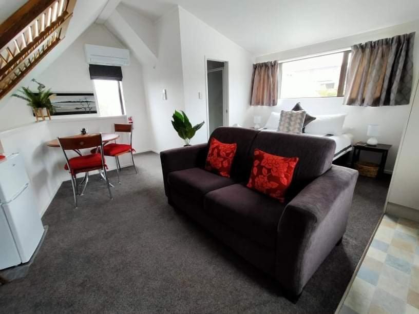 شقة تاوبو  في Studio On Golders - Two Minutes To The Lake And Quick Drive To Town! المظهر الخارجي الصورة