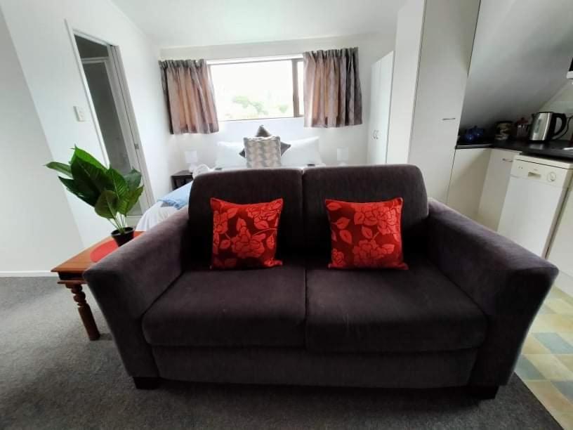 شقة تاوبو  في Studio On Golders - Two Minutes To The Lake And Quick Drive To Town! المظهر الخارجي الصورة