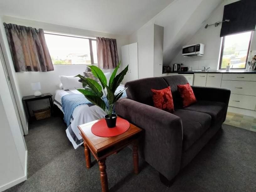 شقة تاوبو  في Studio On Golders - Two Minutes To The Lake And Quick Drive To Town! المظهر الخارجي الصورة